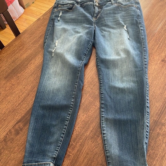 Torrid distressed stretch ankle jeans - Picture 3 of 12